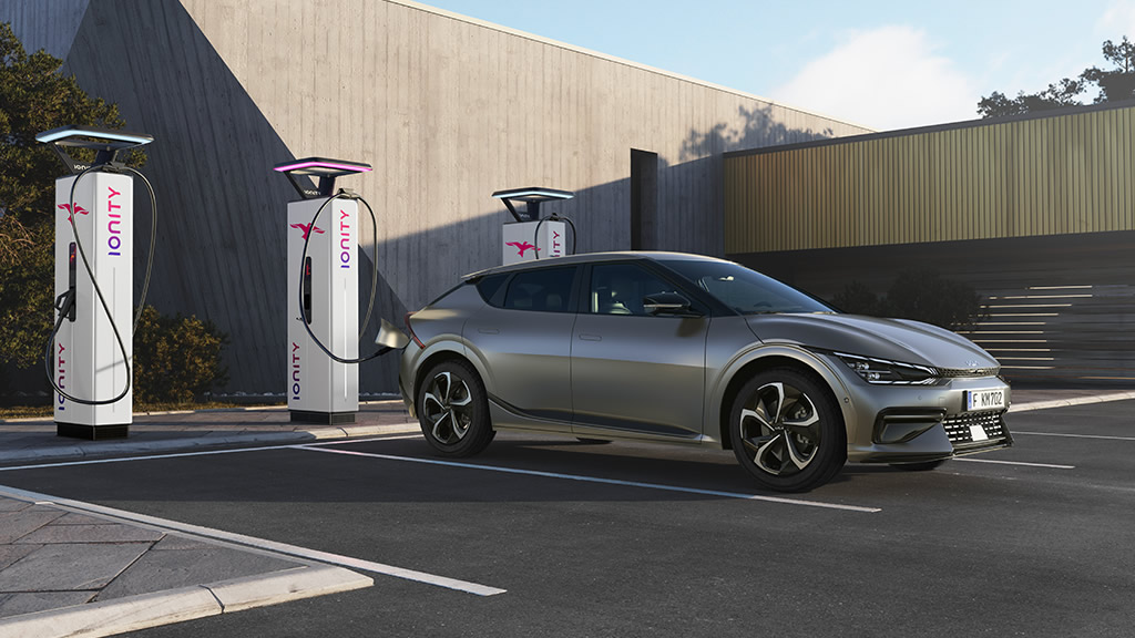 EV6 lädt an Ionity Ladestation