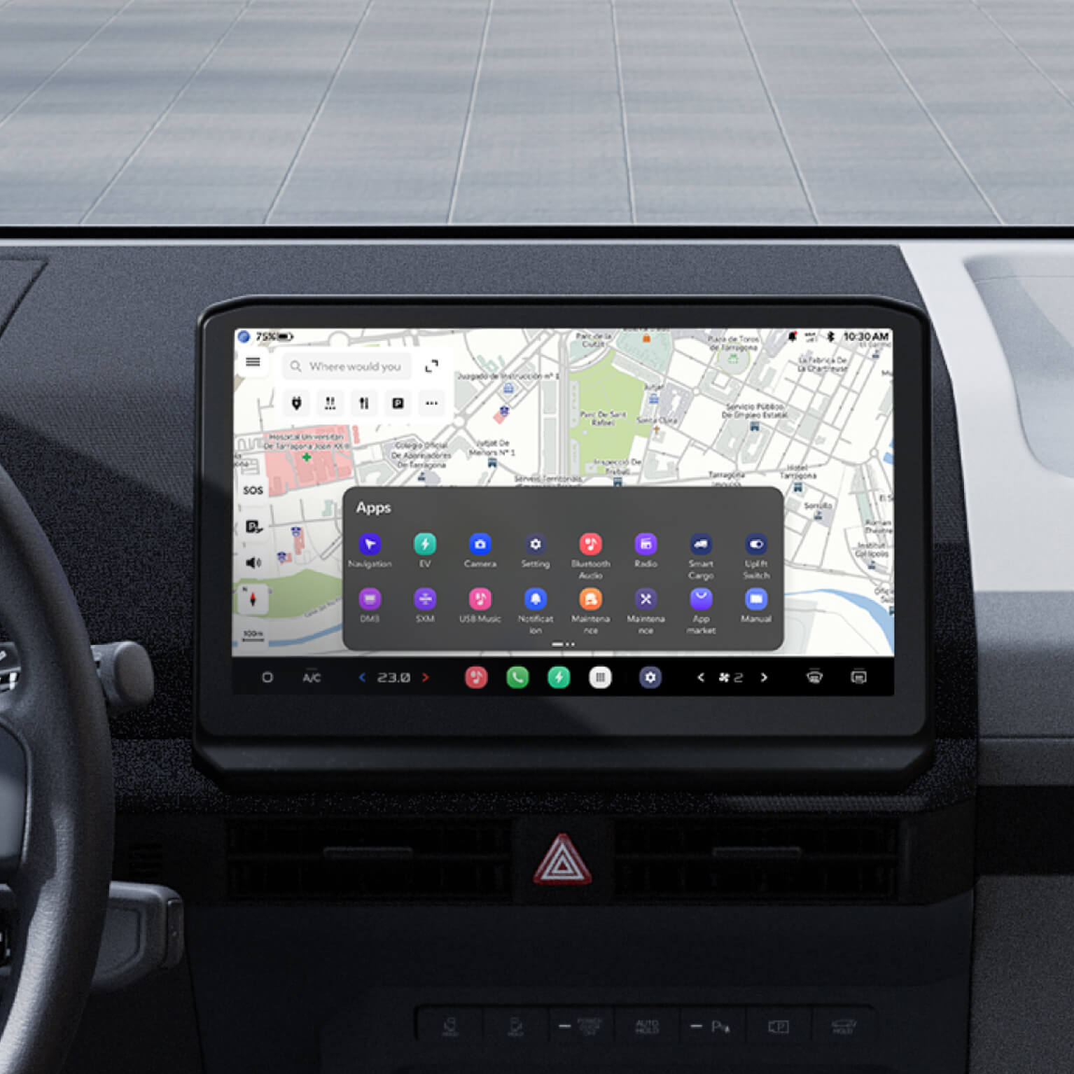 Grand écran embarqué de 12,9" du Kia PV5 affichant l'interface AAOS (Android Automotive OS) avec navigation et menu des applications.