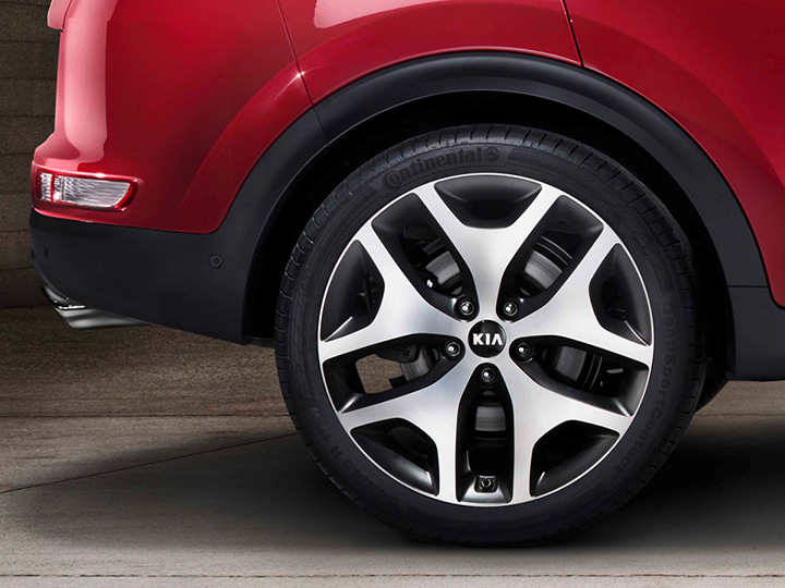Car with tyre labelling in the focus