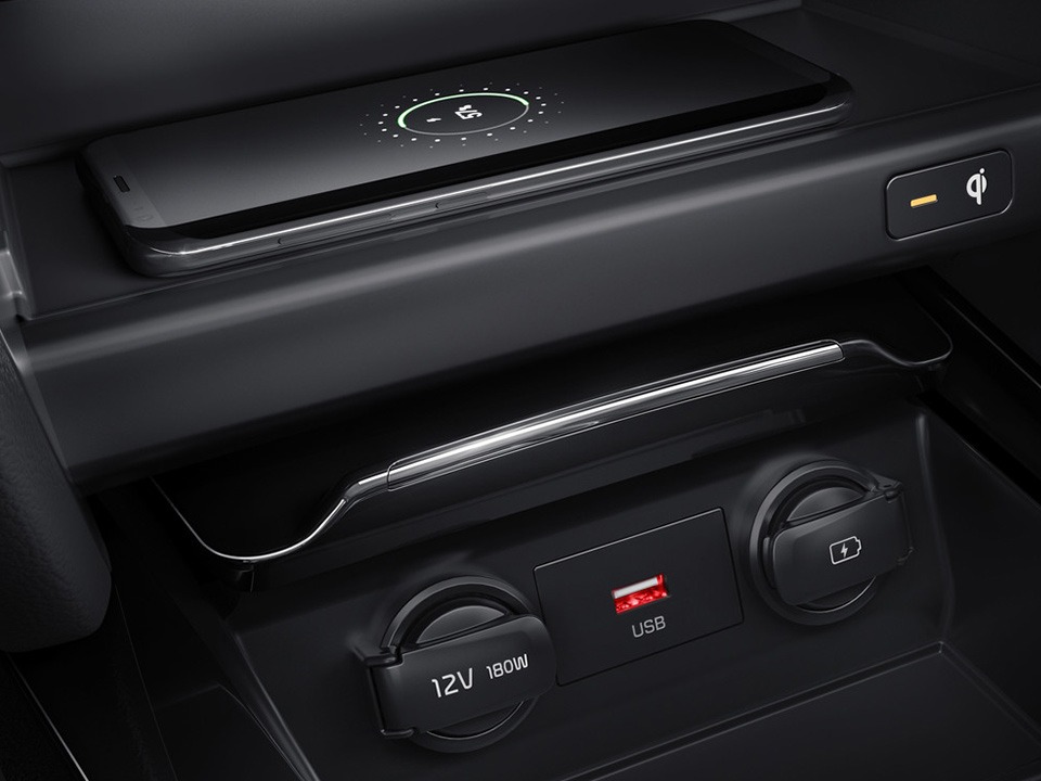 Kia Ceed GT – draadloze lader voor mobiele telefoons