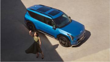 Top view of new Kia EV9 showing dual panoramic sunroof