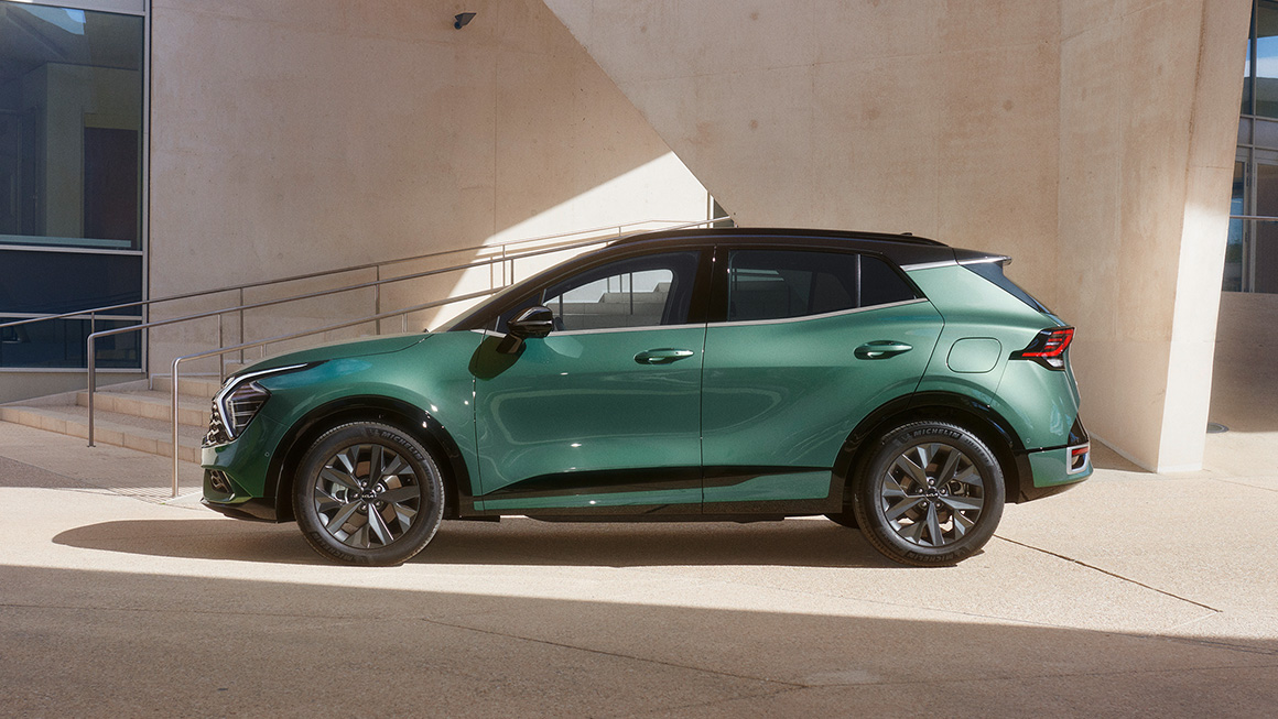 Kia Sportage with taut lines