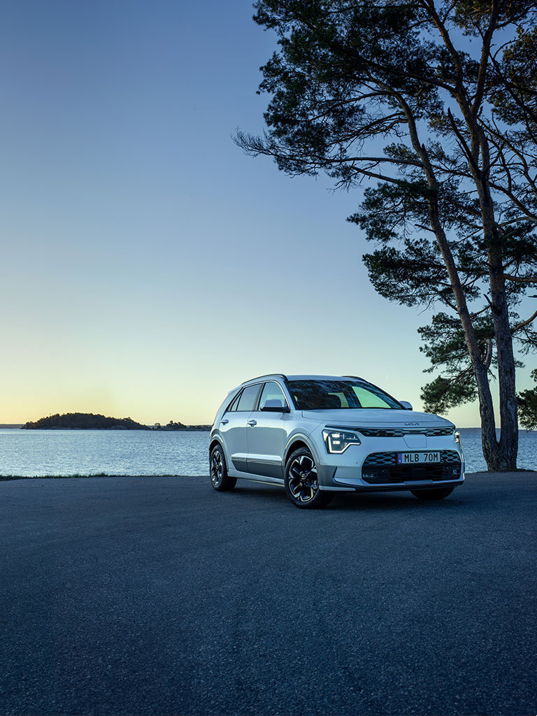 Kia Niro i skärgårdslandskap